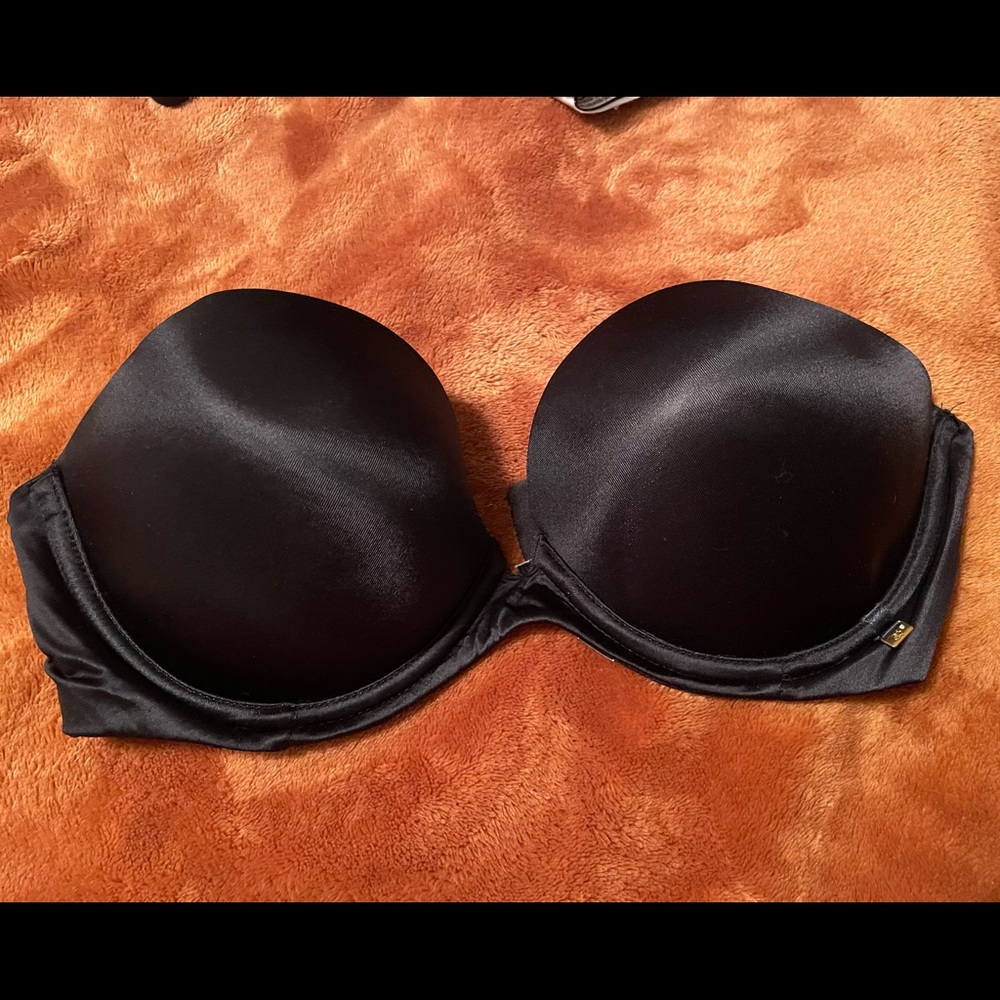 Black strapless Victoria’s Secret push-up bra 32D
